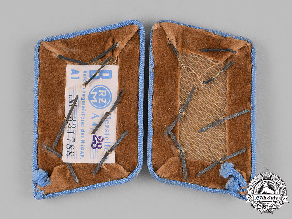 germany,_nsdap._a_pair_of_rzm-_marked_nsdap_ortsgruppe_gemeinschaftsleiter_collar_tabs_c18-034620