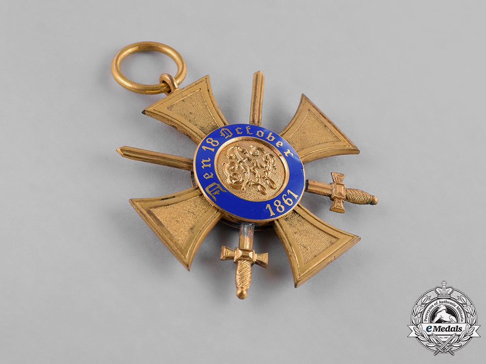 prussia,_state._a_royal_order_of_the_crown,_iv_class_with_swords,_c.1914_c18-035065