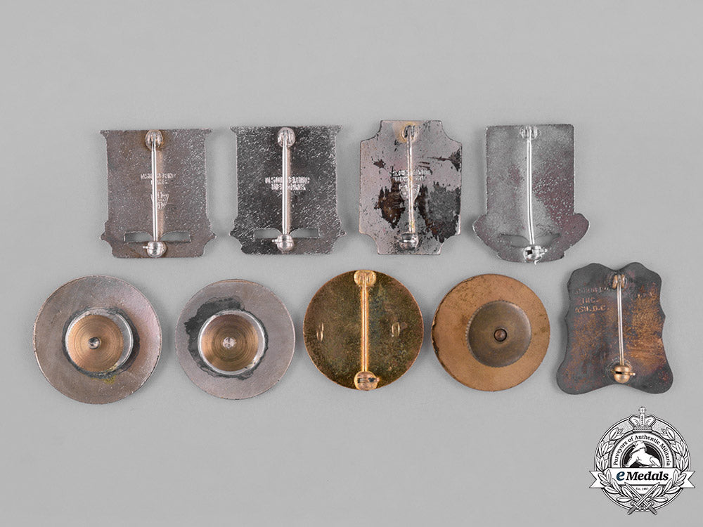 united_states._forty-_nine_military_insignia_badges_c18-035221