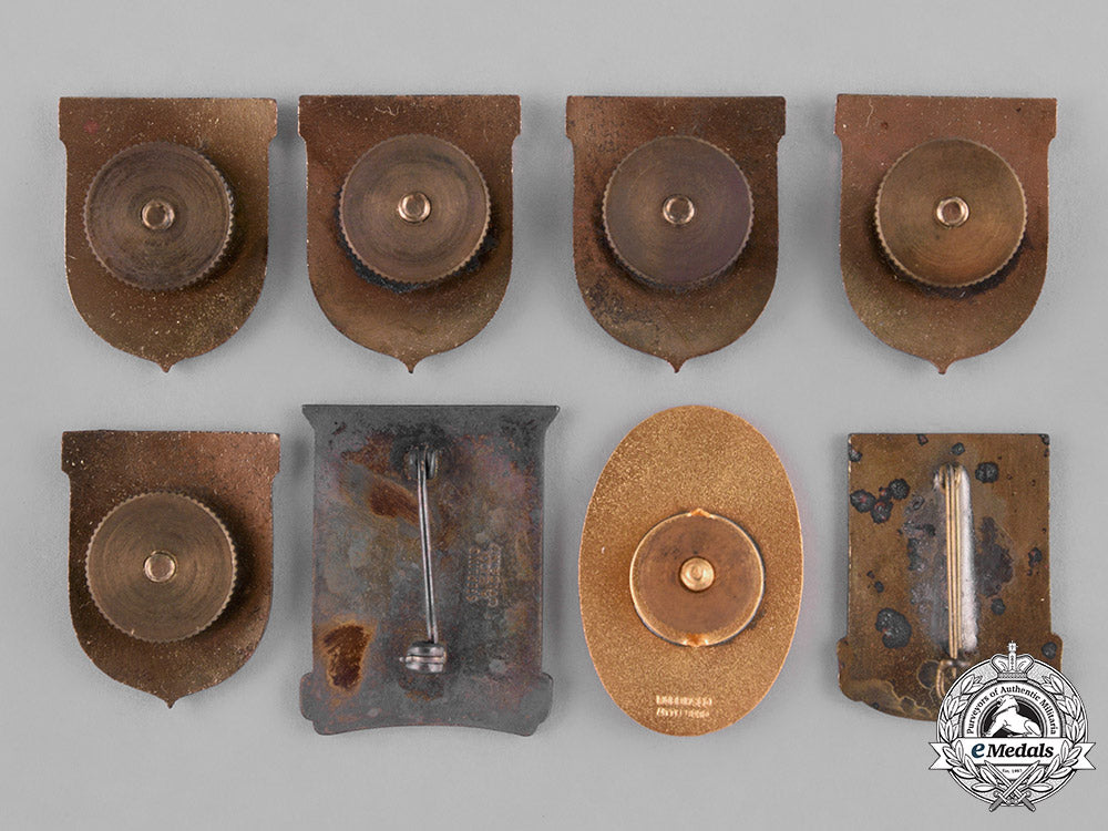united_states._forty-_nine_military_insignia_badges_c18-035225
