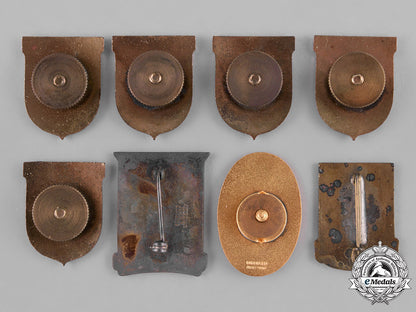 united_states._forty-_nine_military_insignia_badges_c18-035225