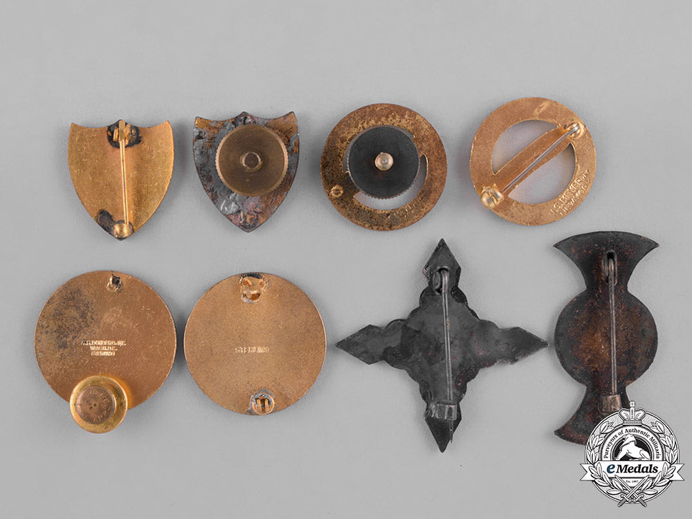 united_states._forty-_nine_military_insignia_badges_c18-035231
