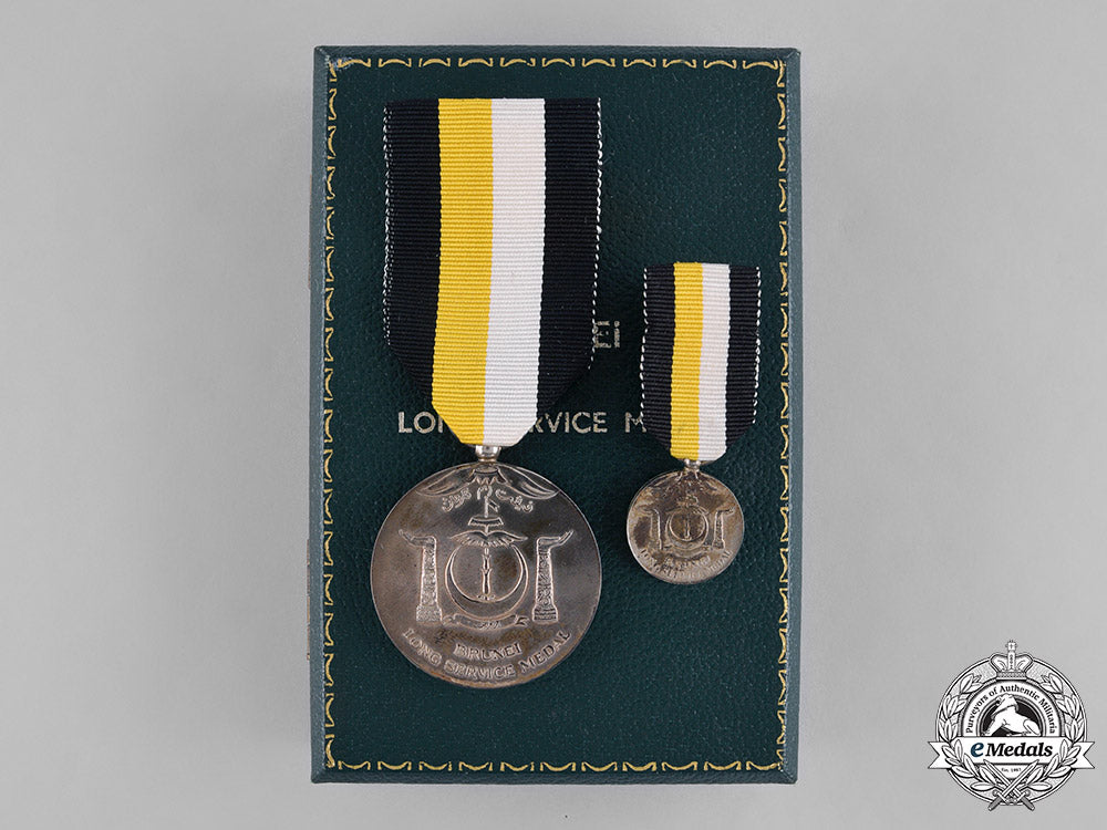 brunei._long_service_medal_by_spink_of_london_c18-035316