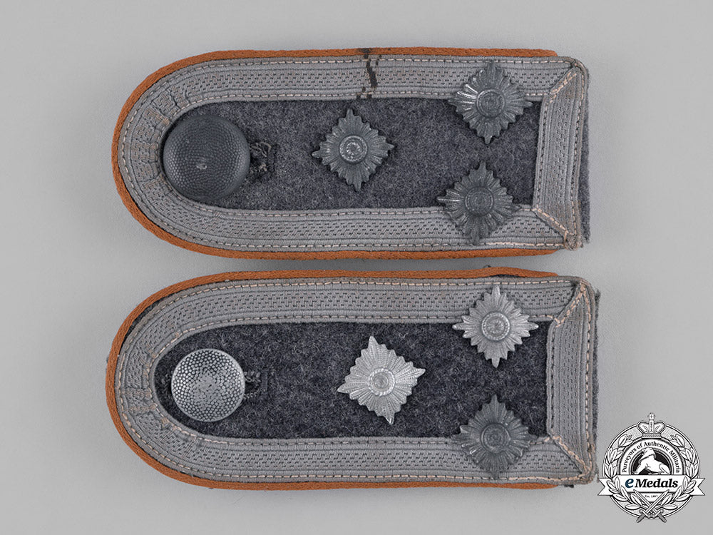 germany,_luftwaffe._a_set_of_luftwaffe_communications_corps_stabsfeldwebel_shoulder_boards_c18-035379_1