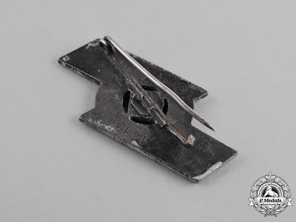 germany,_dj._a_deutsches_jungvolk(_german_young_folk)_achievement_badge_by_wilhelm_deumer_c18-035429