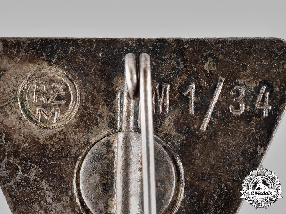 germany,_df._a_deutsches_frauenwerk(_german_women’s_welfare)_membership_badge_by_karl_wurster_c18-035435