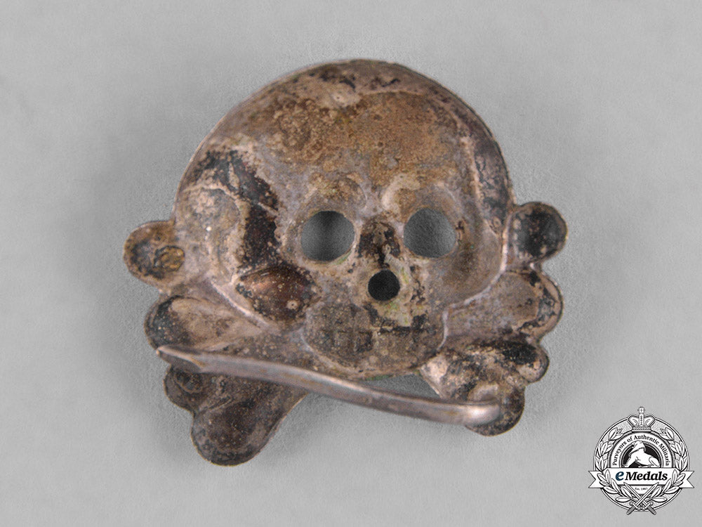 germany,_heer._a_heer(_army)_panzer_collar_tab_skull_c18-035482