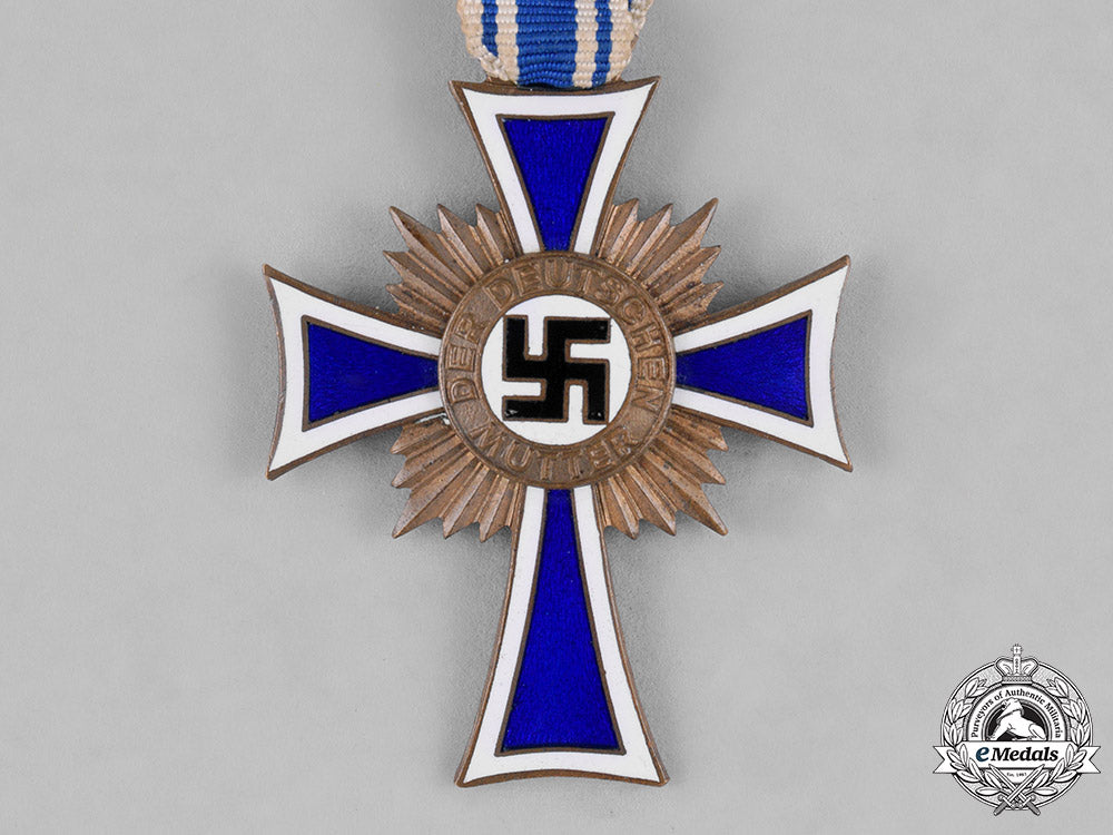 germany,_third_reich._an_honour_cross_of_the_german_mother,_third_class_c18-035591