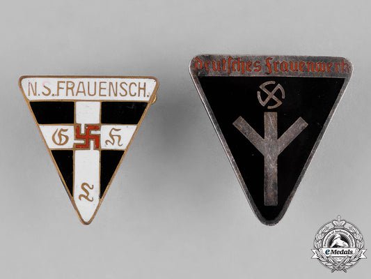 germany,_third_reich._a_pair_of_third_reich_period_german_women’s_organization_membership_badges_c18-035639