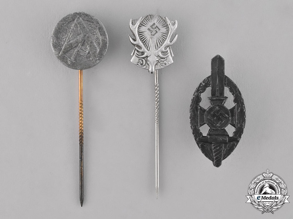 germany,_third_reich._a_group_of_third_reich_period_organization_membership_pins_c18-035656