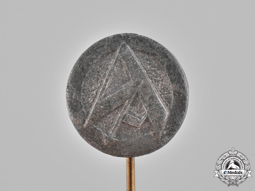 germany,_third_reich._a_group_of_third_reich_period_organization_membership_pins_c18-035660