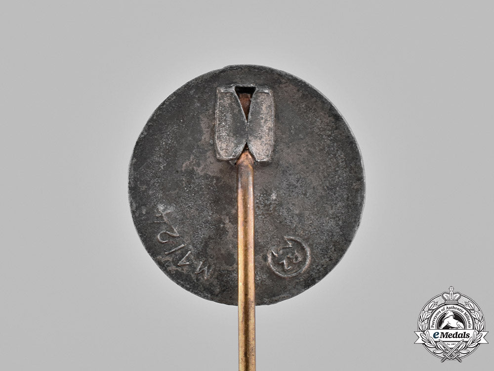 germany,_third_reich._a_group_of_third_reich_period_organization_membership_pins_c18-035661