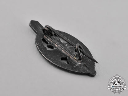 germany,_third_reich._a_group_of_third_reich_period_organization_membership_pins_c18-035662