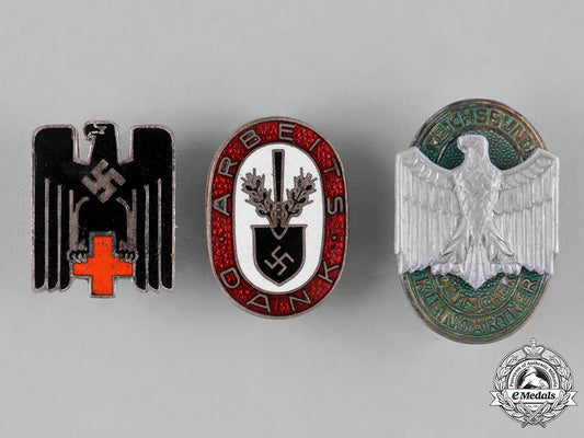 germany,_third_reich._a_group_of_third_reich_period_organization_membership_badges_c18-035663