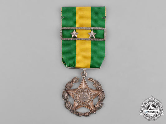 brazil,_republic._a_military_long_service_medal,_ii_class_for_twenty_years'_service_c18-036069