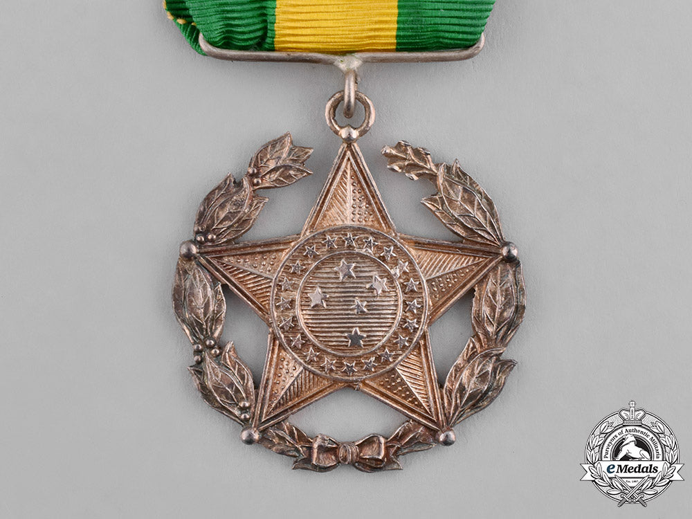 brazil,_republic._a_military_long_service_medal,_ii_class_for_twenty_years'_service_c18-036070