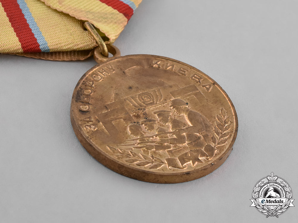 russia,_soviet_union._a_medal_for_the_defence_of_kiev1941_c18-036077