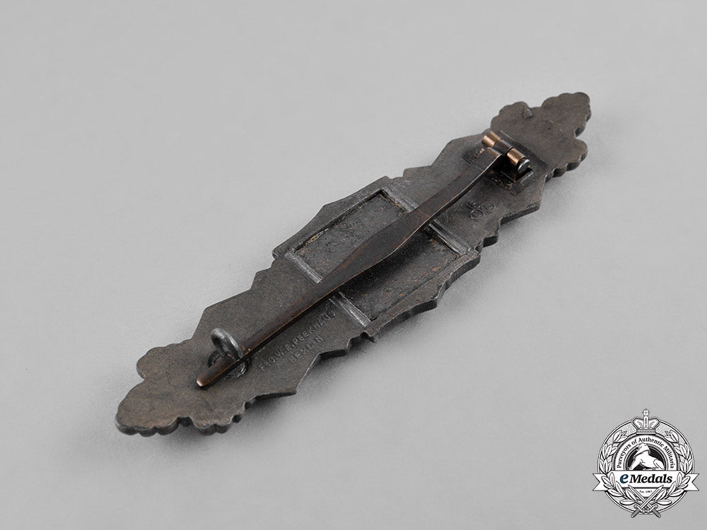 germany,_wehrmacht._a_close_combat_clasp,_silver_grade,_by_friedrich_linden_c18-036156