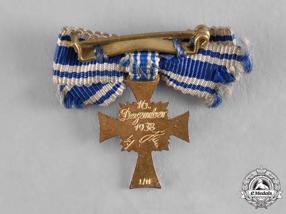 germany,_third_reich._an_honour_cross_of_the_german_mother,_gold_grade_with_miniature_by_wilhelm_deumer_c18-036199