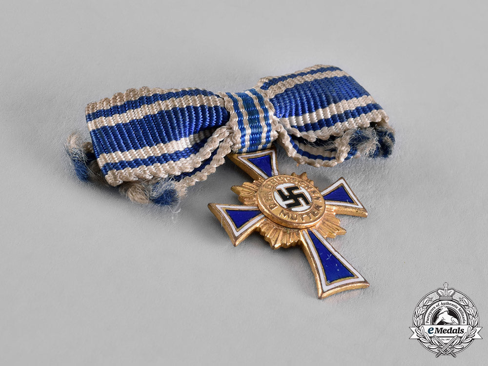 germany,_third_reich._an_honour_cross_of_the_german_mother,_gold_grade_with_miniature_by_wilhelm_deumer_c18-036200