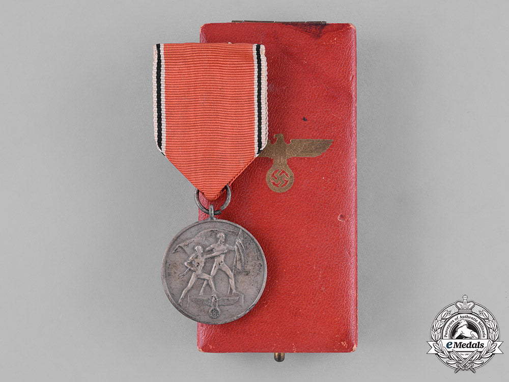 germany,_third_reich._an_austrian_anschluss_medal,_with_case_c18-036232