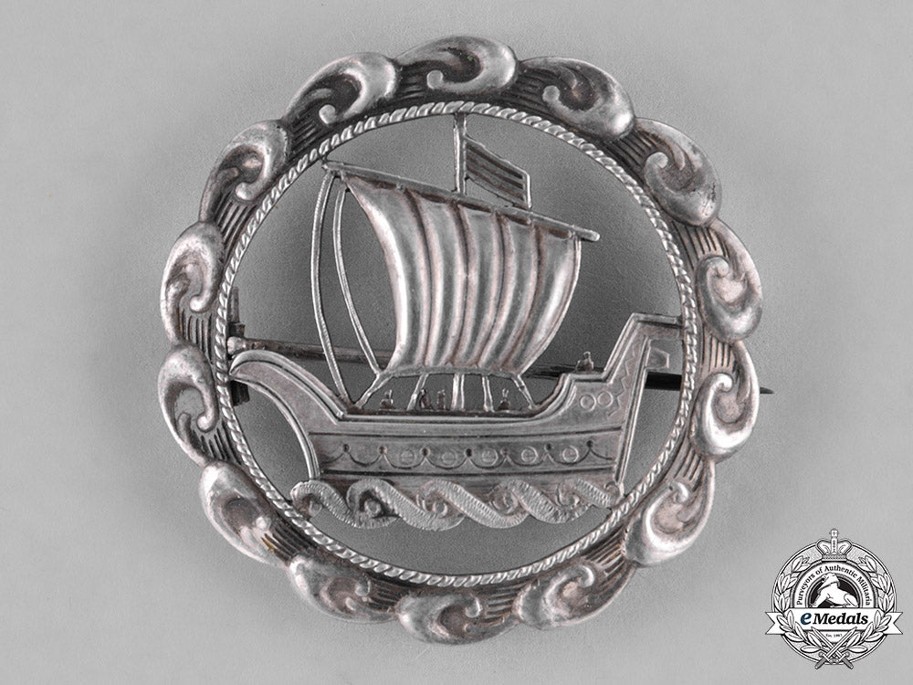 germany,_ss._a_ss-_issued_patriotic_badge_by_otto_gahr,_with_case_c18-036262