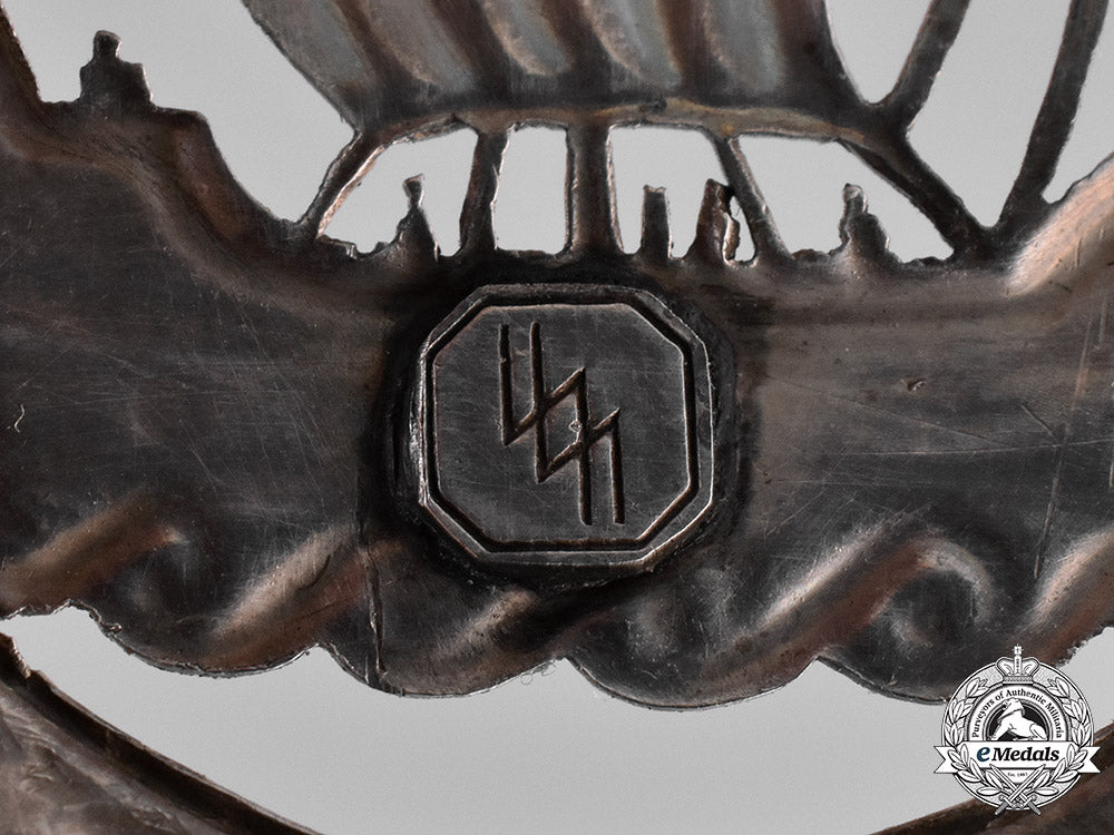 germany,_ss._a_ss-_issued_patriotic_badge_by_otto_gahr,_with_case_c18-036266