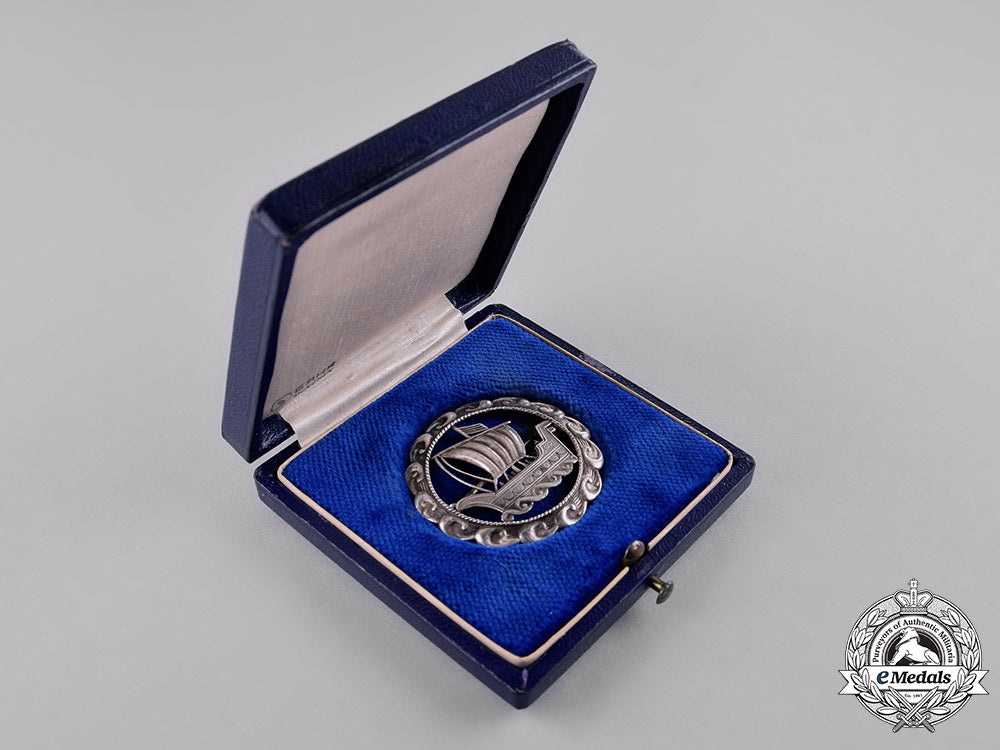 germany,_ss._a_ss-_issued_patriotic_badge_by_otto_gahr,_with_case_c18-036268