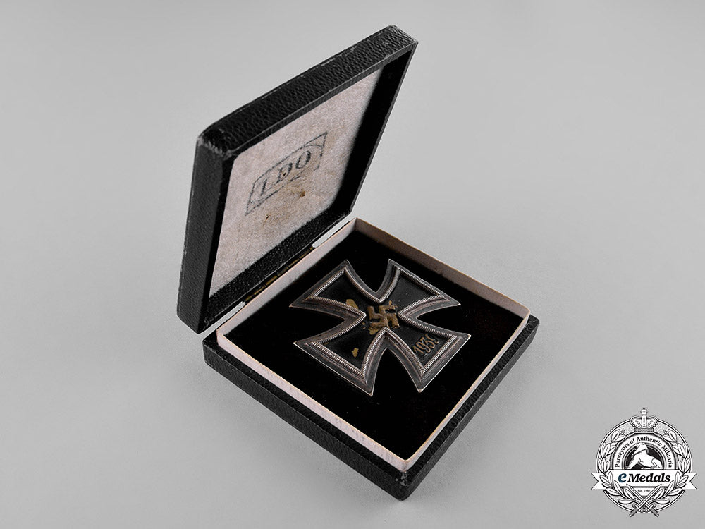 germany,_wehrmacht._an_iron_cross1939,_i_class_in_case_by_otto_schickle_c18-036290