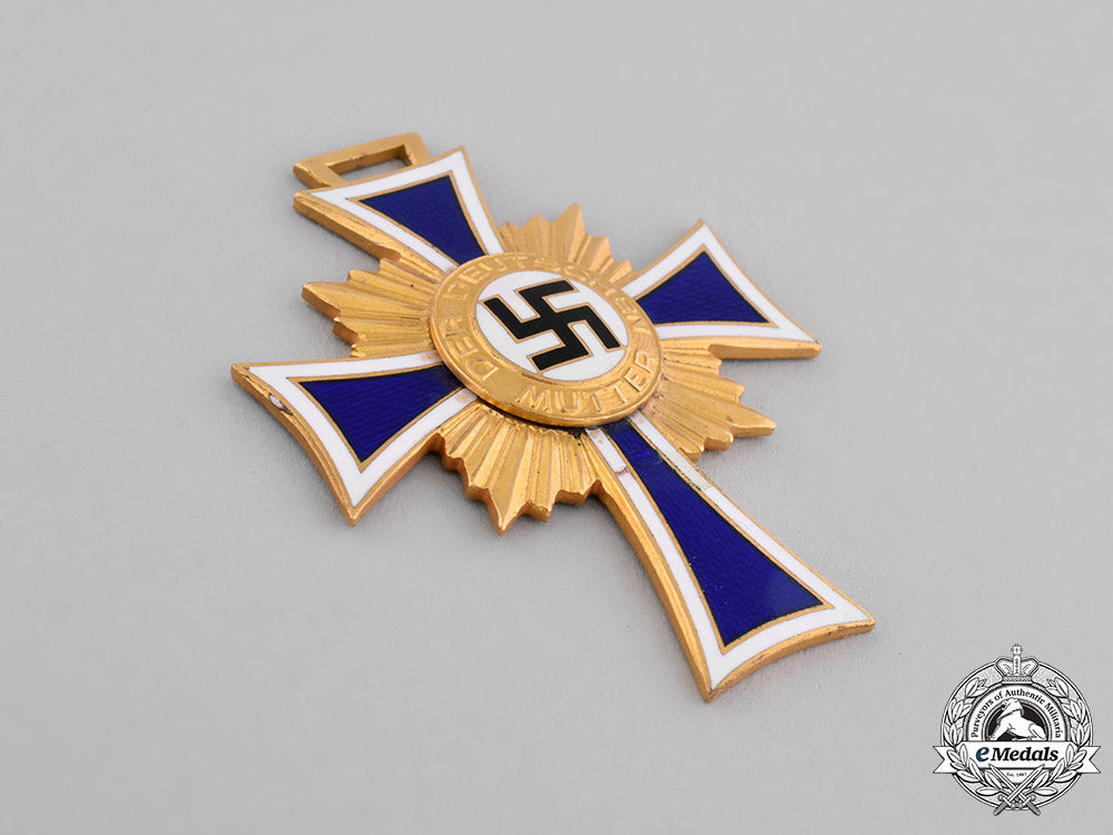 germany,_third_reich._an_honour_cross_of_the_german_mother,_gold_grade_c18-036372