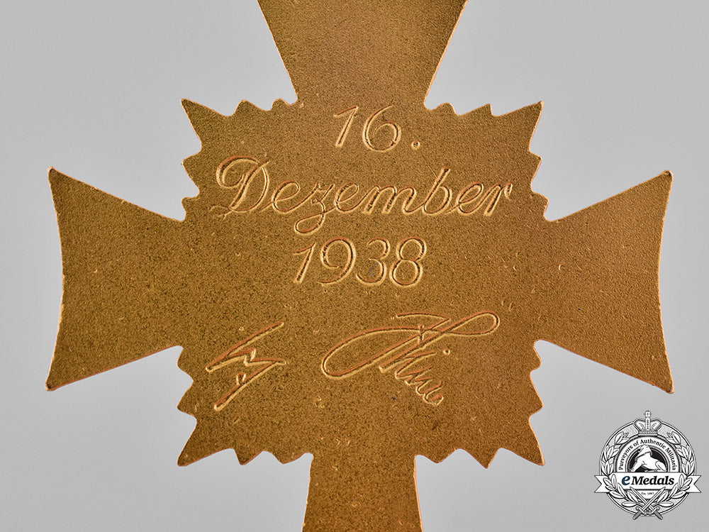 germany,_third_reich._an_honour_cross_of_the_german_mother,_gold_grade_c18-036373