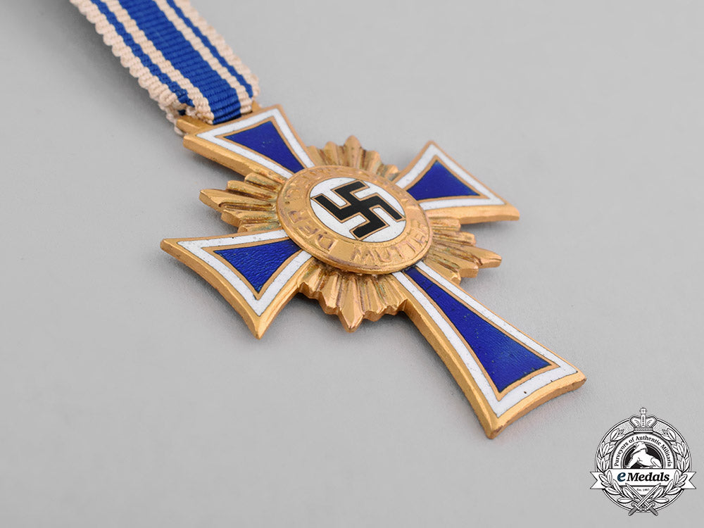 germany,_third_reich._a_cased_honour_cross_of_the_german_mother,_gold_grade_c18-036404