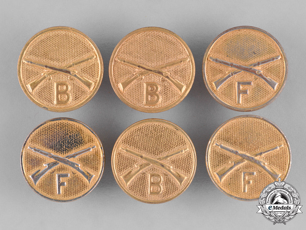 united_states._thirty-_four_army_collar_disks,_type_ii,_c.1930_c18-036495