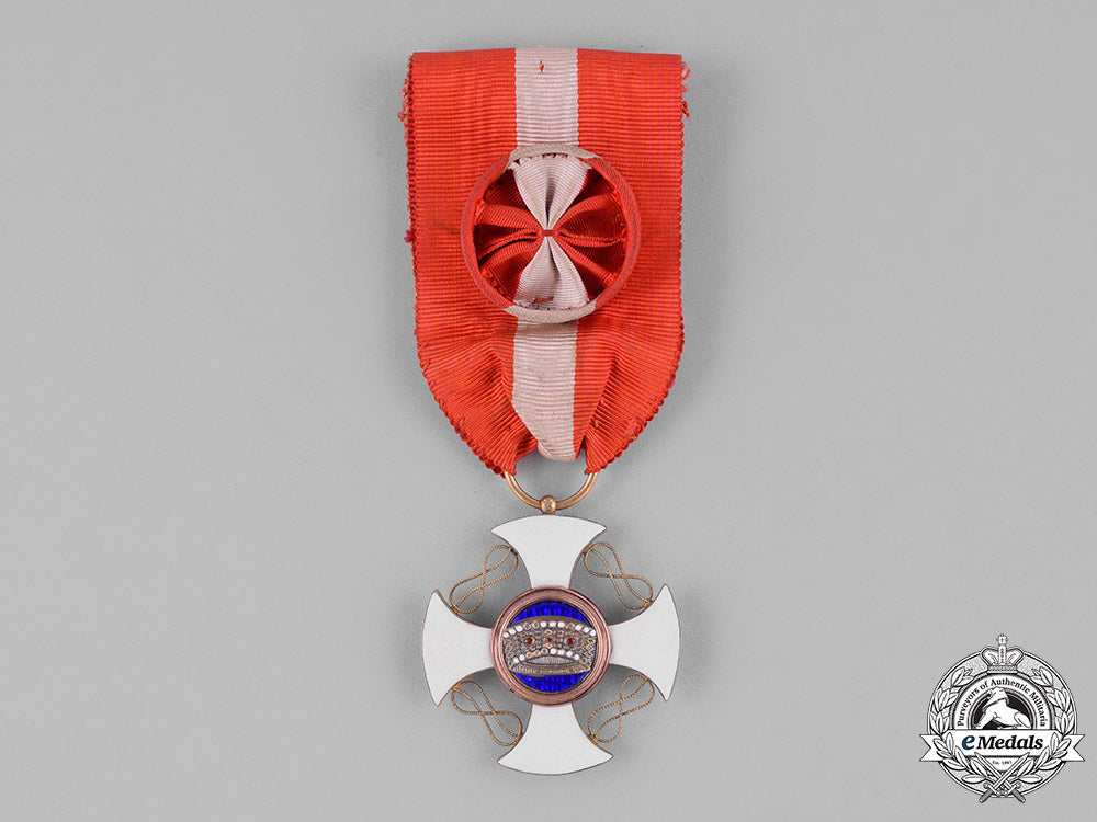 italy,_kingdom._an_order_of_the_crown_in_gold,_officer,_c.1918_c18-036535