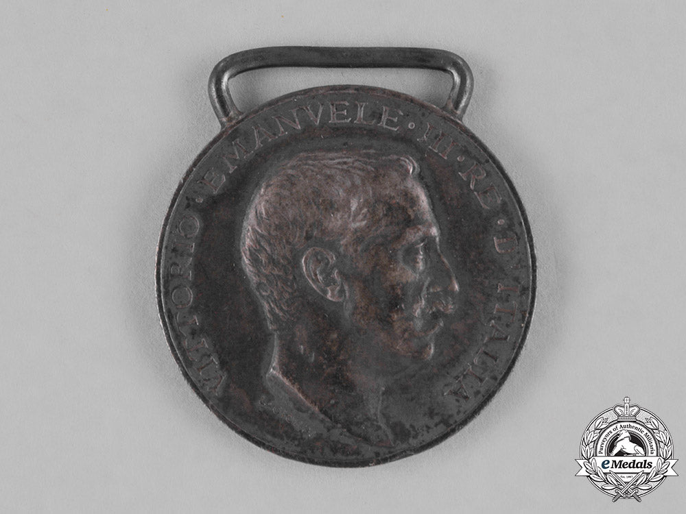 italy,_kingdom._two_campaign_medals_c18-036636