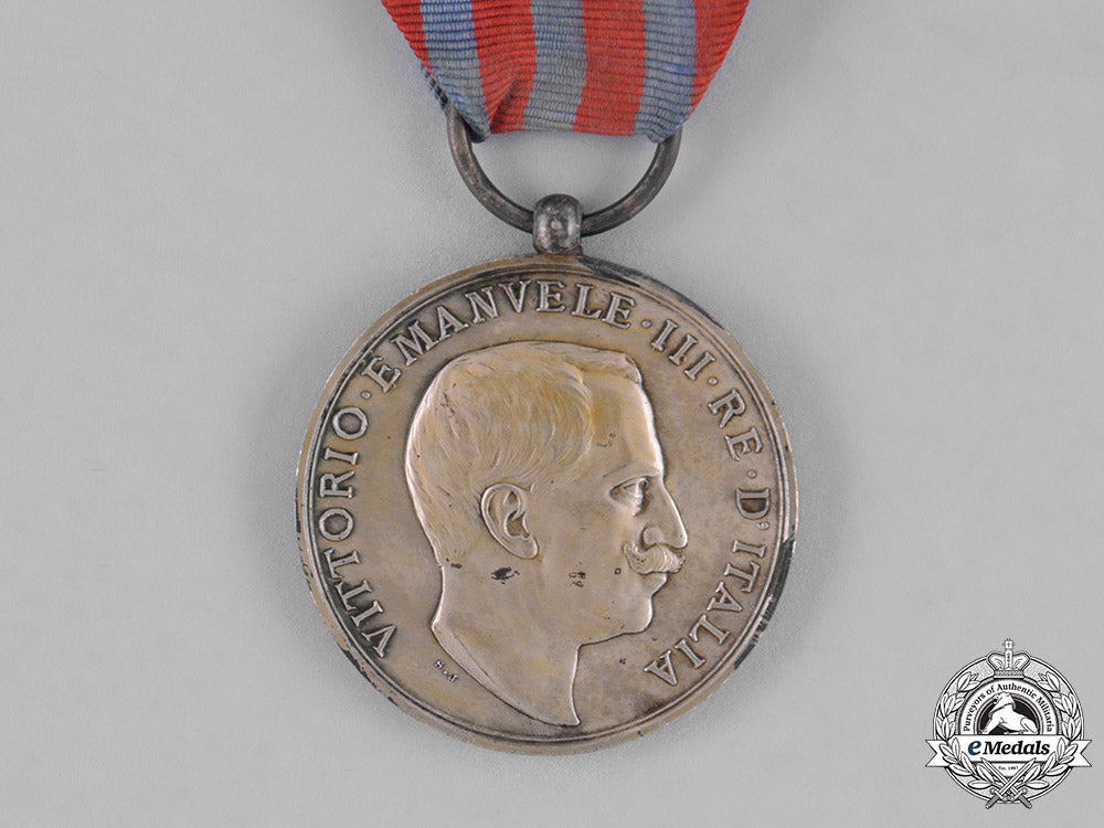 italy,_kingdom._two_campaign_medals_c18-036639