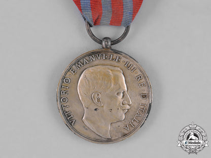 italy,_kingdom._two_campaign_medals_c18-036639