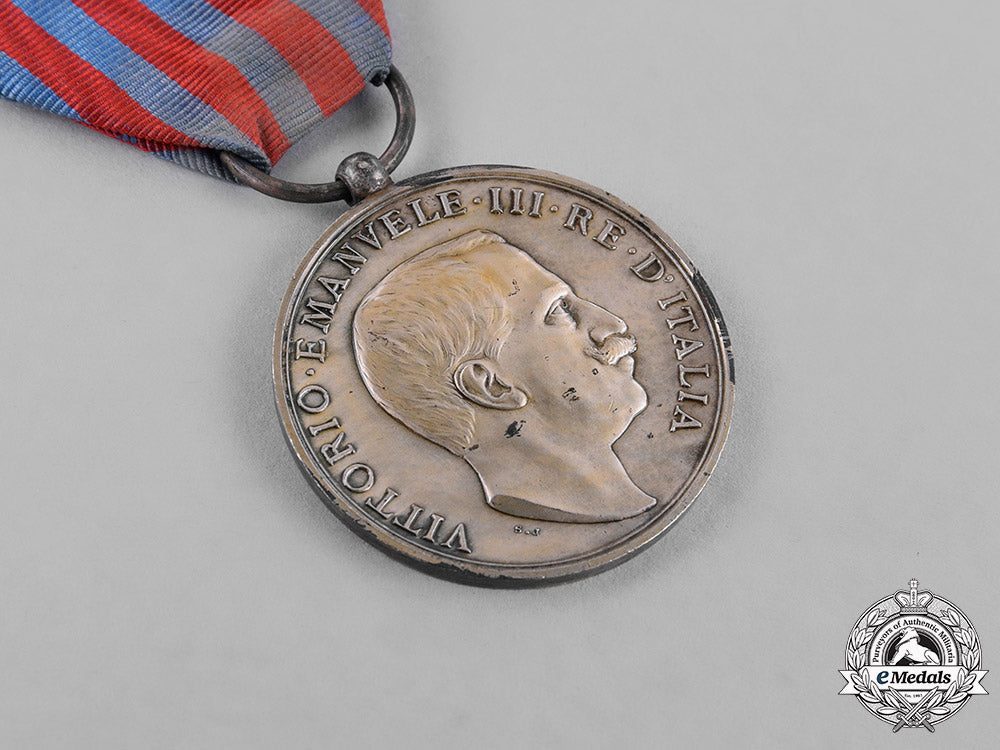 italy,_kingdom._two_campaign_medals_c18-036641