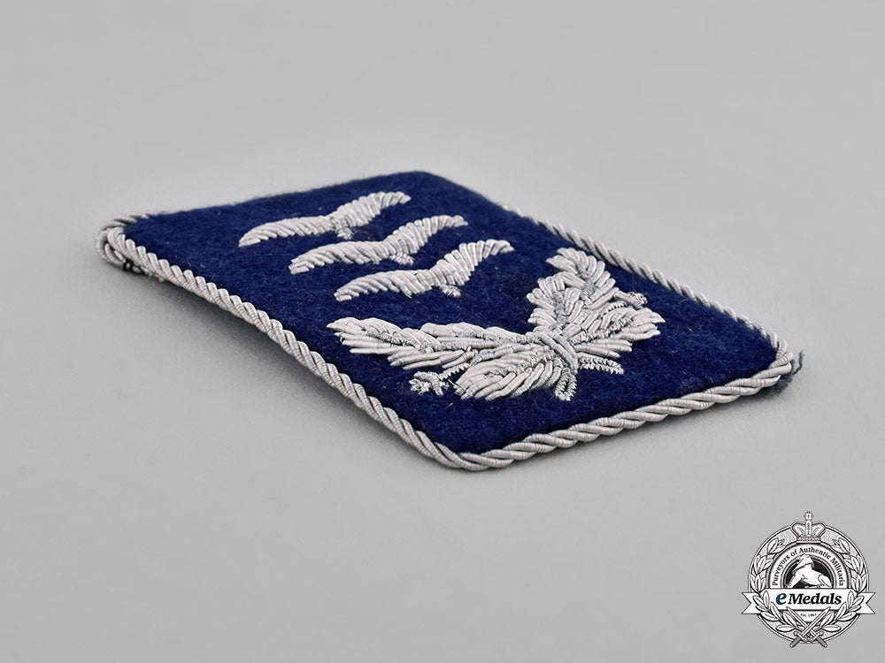germany,_luftwaffe._a_luftwaffe_medical_hauptmann’s_collar_tab_c18-036811