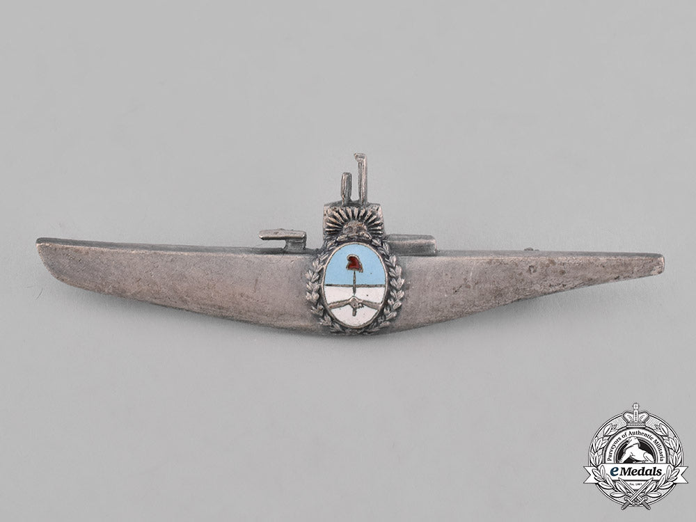 argentina._a_chief_petty_officer's_submarine_service_badge_c18-037115