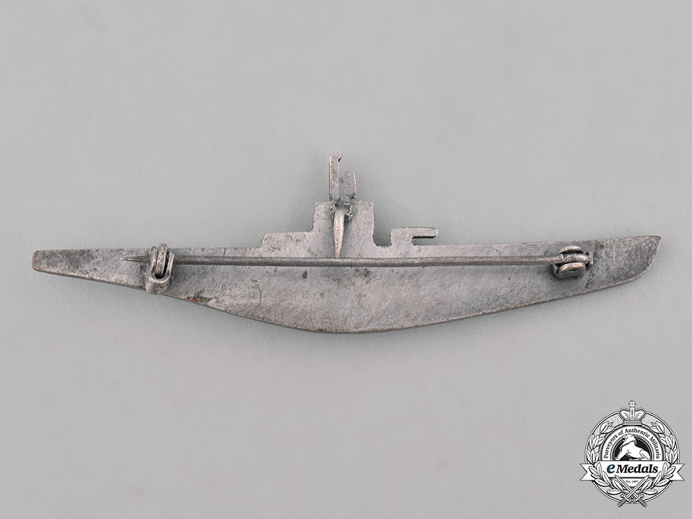 argentina._a_chief_petty_officer's_submarine_service_badge_c18-037116