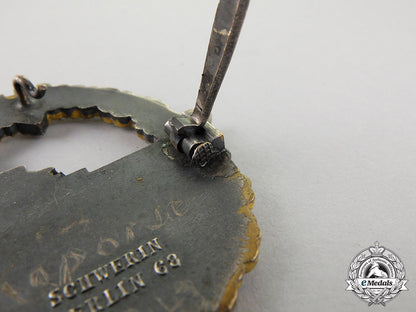 germany._a_kriegsmarine_destroyer_war_badge_by_schwerin_of_berlin_c18-0373