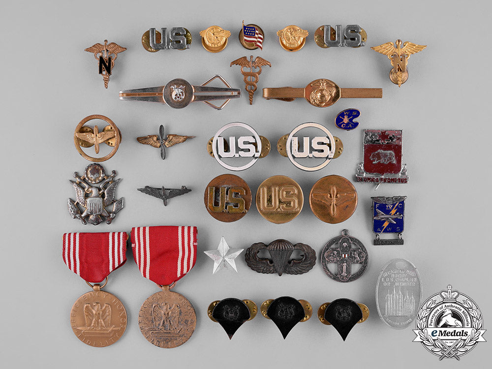 united_states._a_lot_of_thirty-_one_badges&_insignia_c18-037635_1