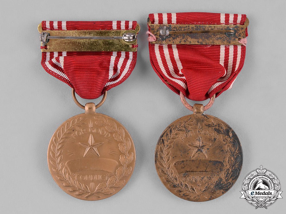 united_states._a_lot_of_thirty-_one_badges&_insignia_c18-037637_1