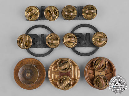 united_states._a_lot_of_thirty-_one_badges&_insignia_c18-037639_1