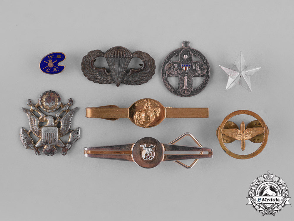 united_states._a_lot_of_thirty-_one_badges&_insignia_c18-037640_1
