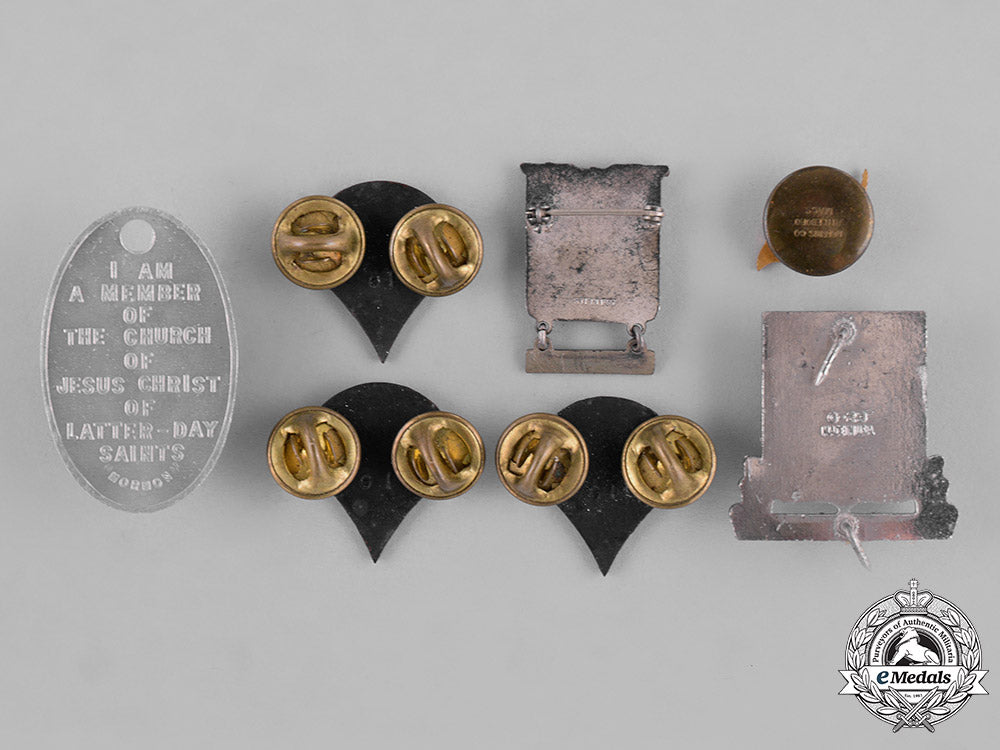 united_states._a_lot_of_thirty-_one_badges&_insignia_c18-037643_1