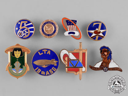 united_states._a_lot_of_forty-_nine_insignia_badges_c18-037648