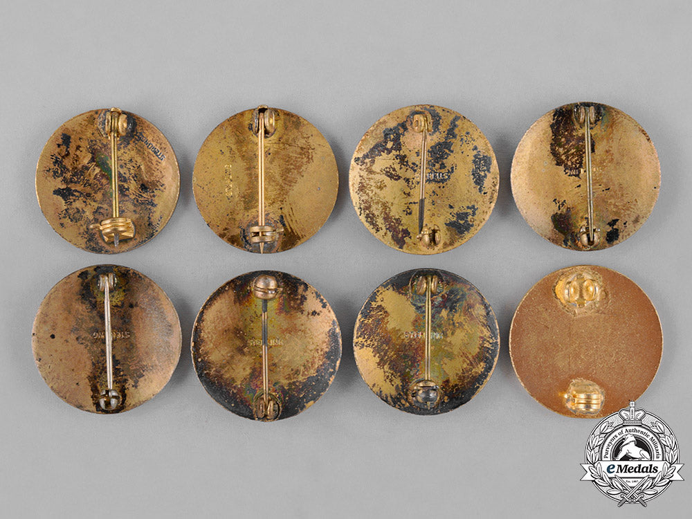 united_states._a_lot_of_forty-_nine_insignia_badges_c18-037650
