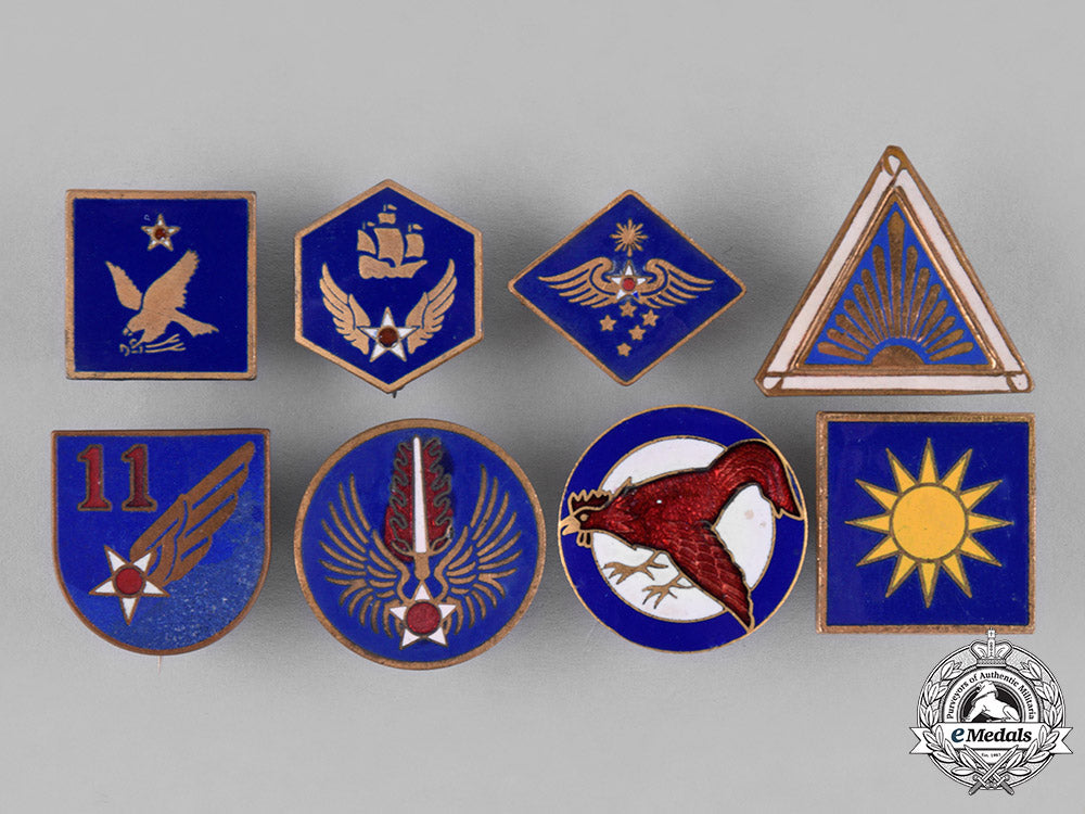 united_states._a_lot_of_forty-_nine_insignia_badges_c18-037653